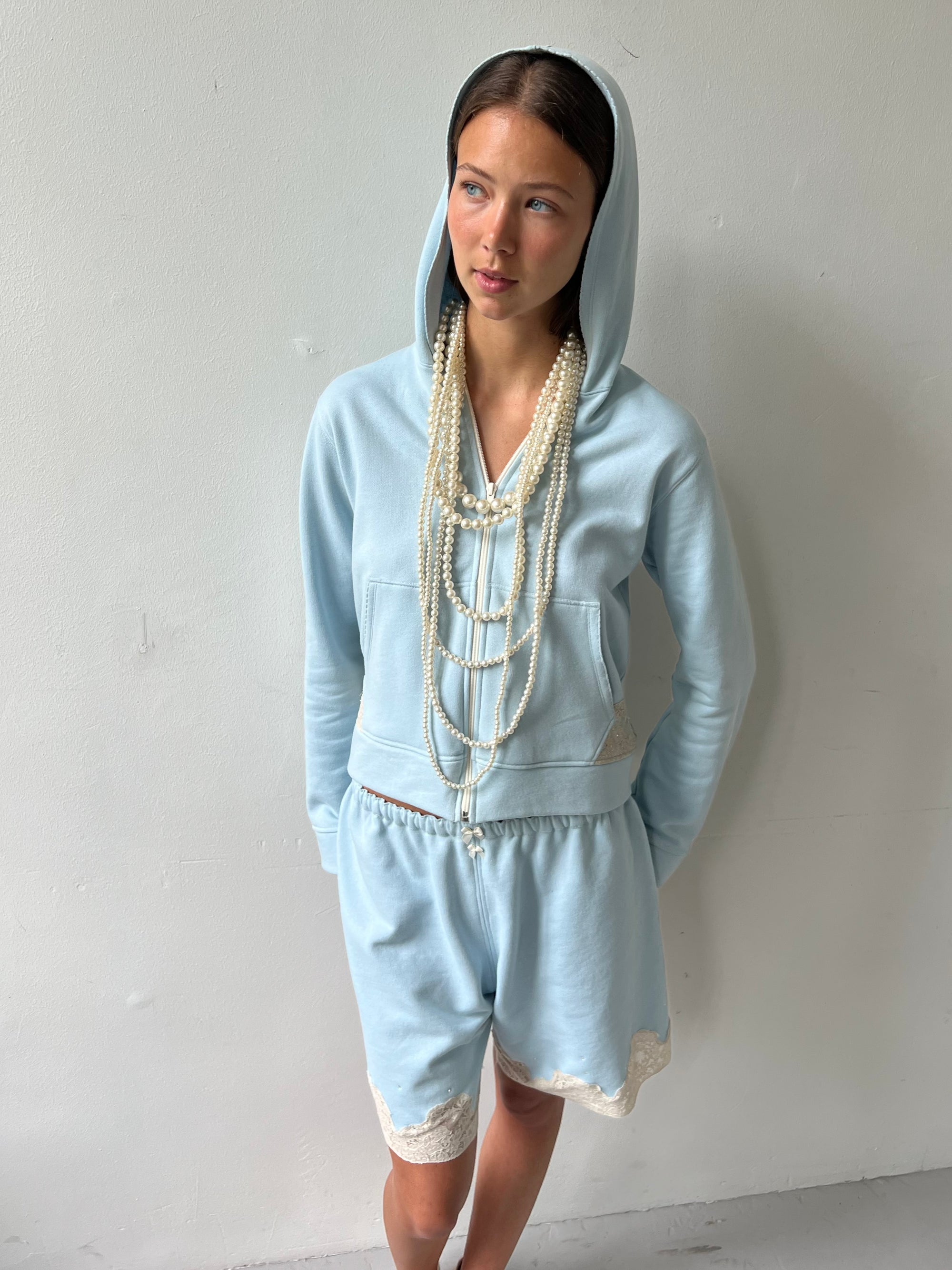 Lace bermuda sweat shorts in cotton, blue