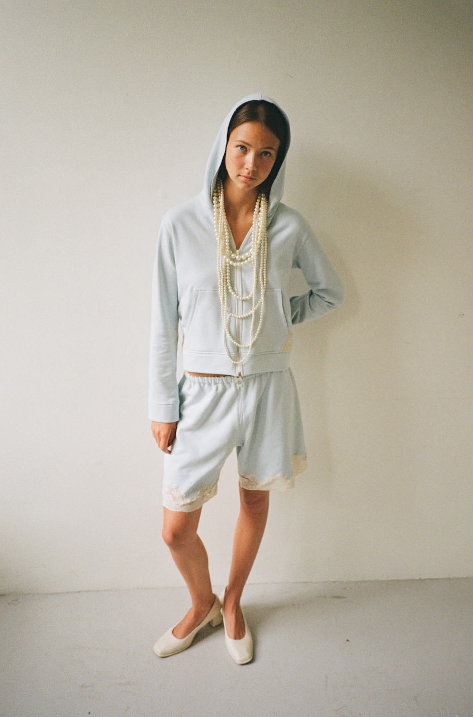 Lace bermuda sweat shorts in cotton, blue