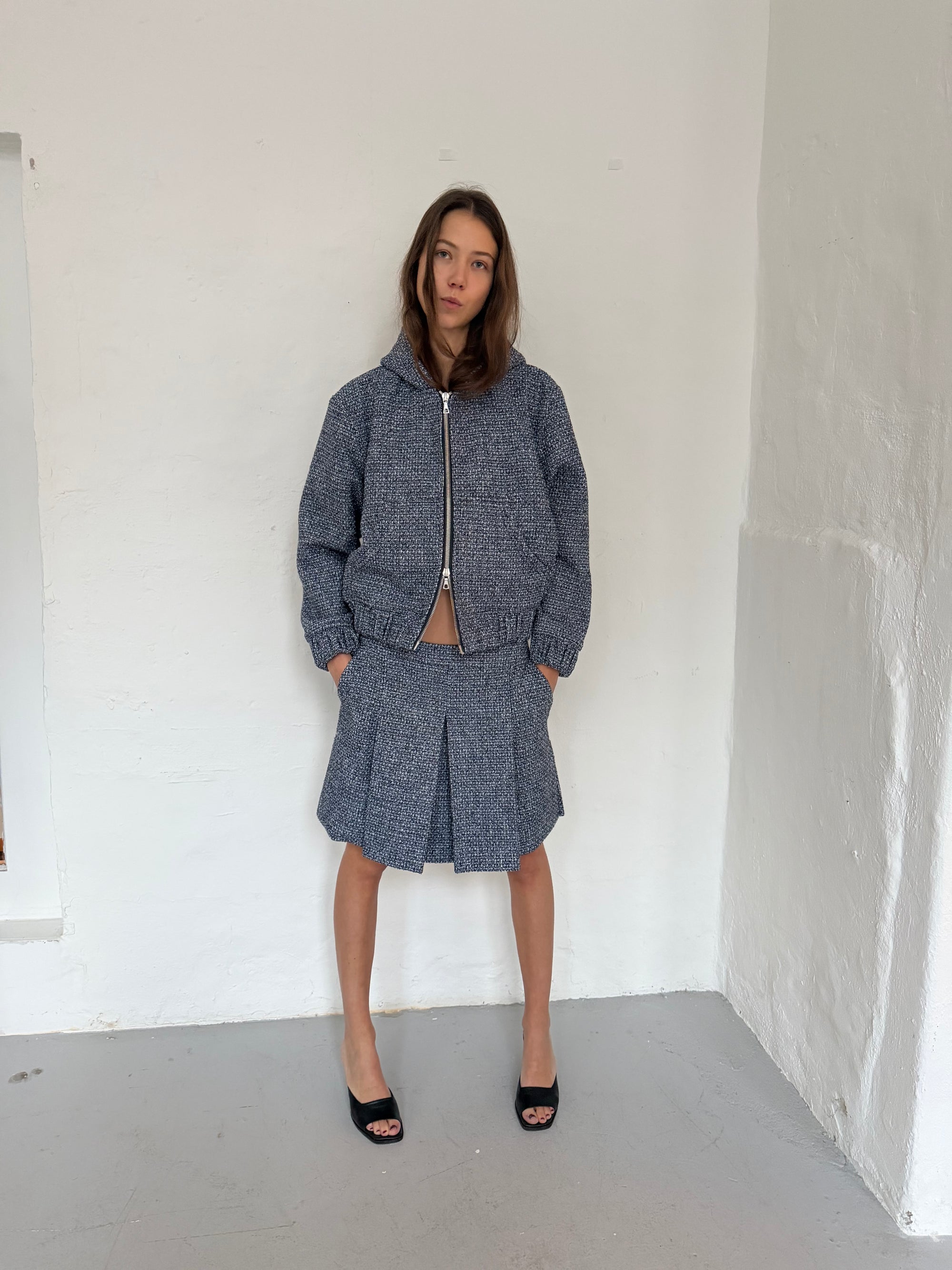Knee-lenght pleated skirt in blue confetti bouclé wool blend