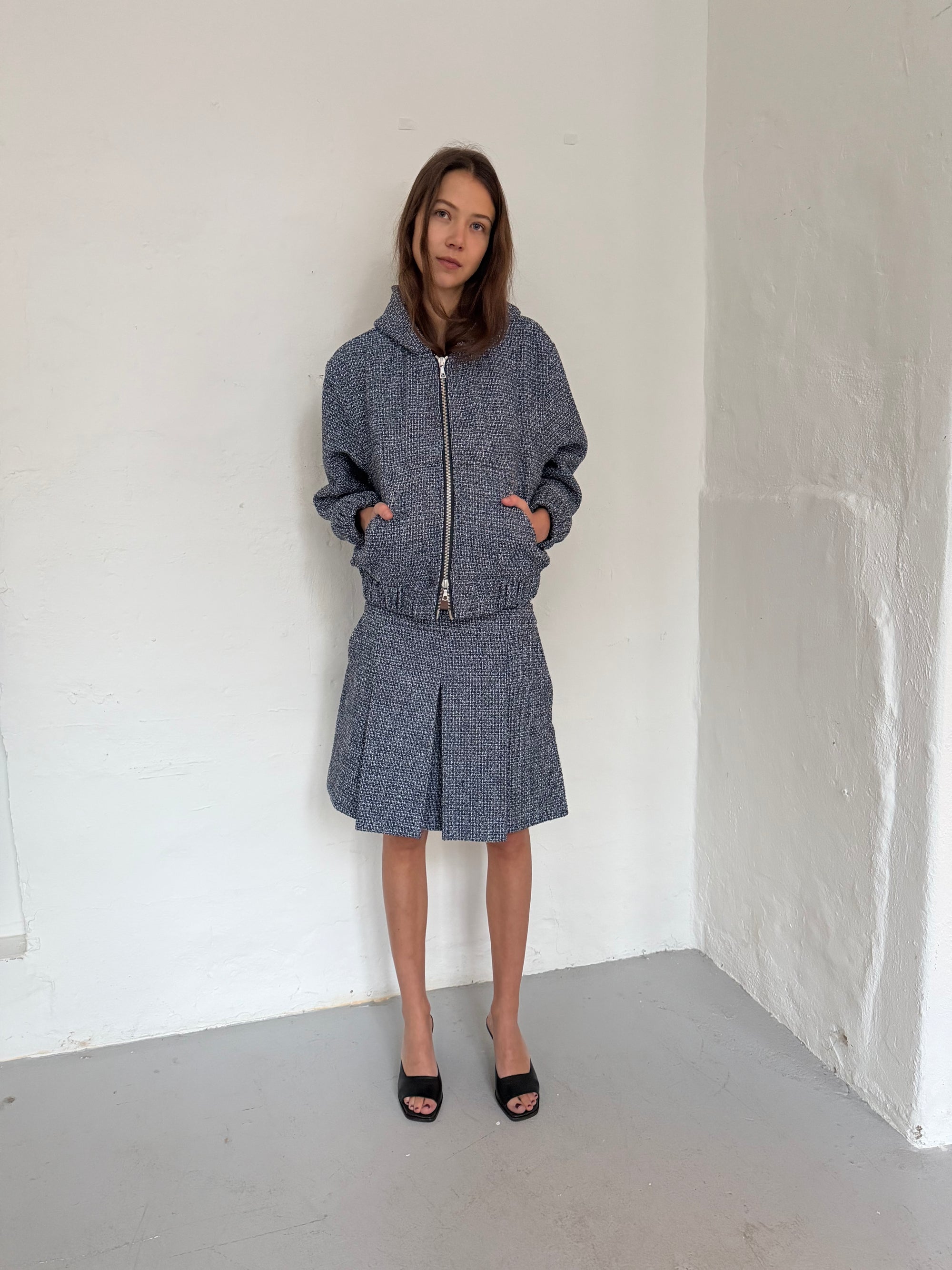 Knee-lenght pleated skirt in blue confetti bouclé wool blend