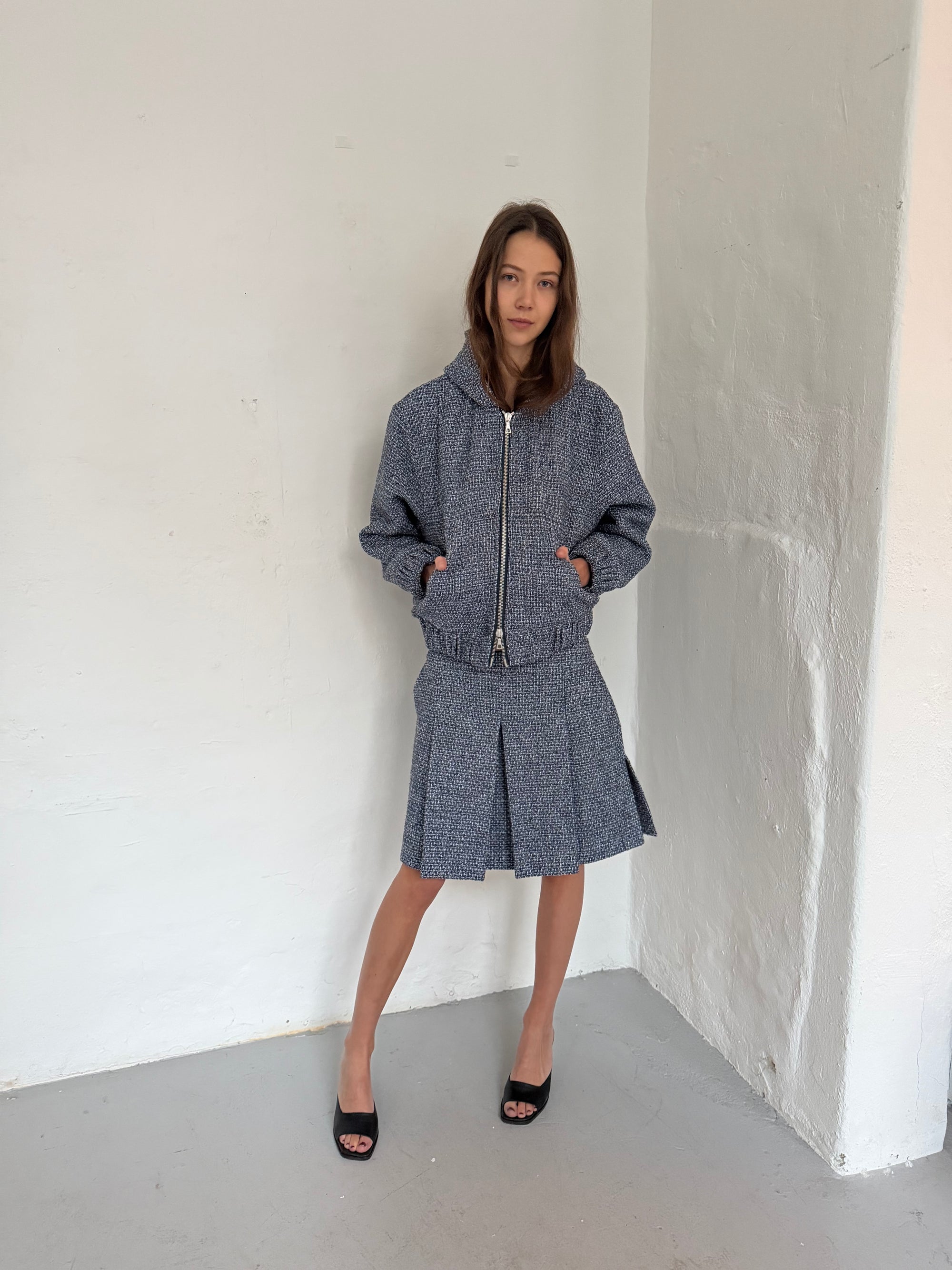 Knee-lenght pleated skirt in blue confetti bouclé wool blend