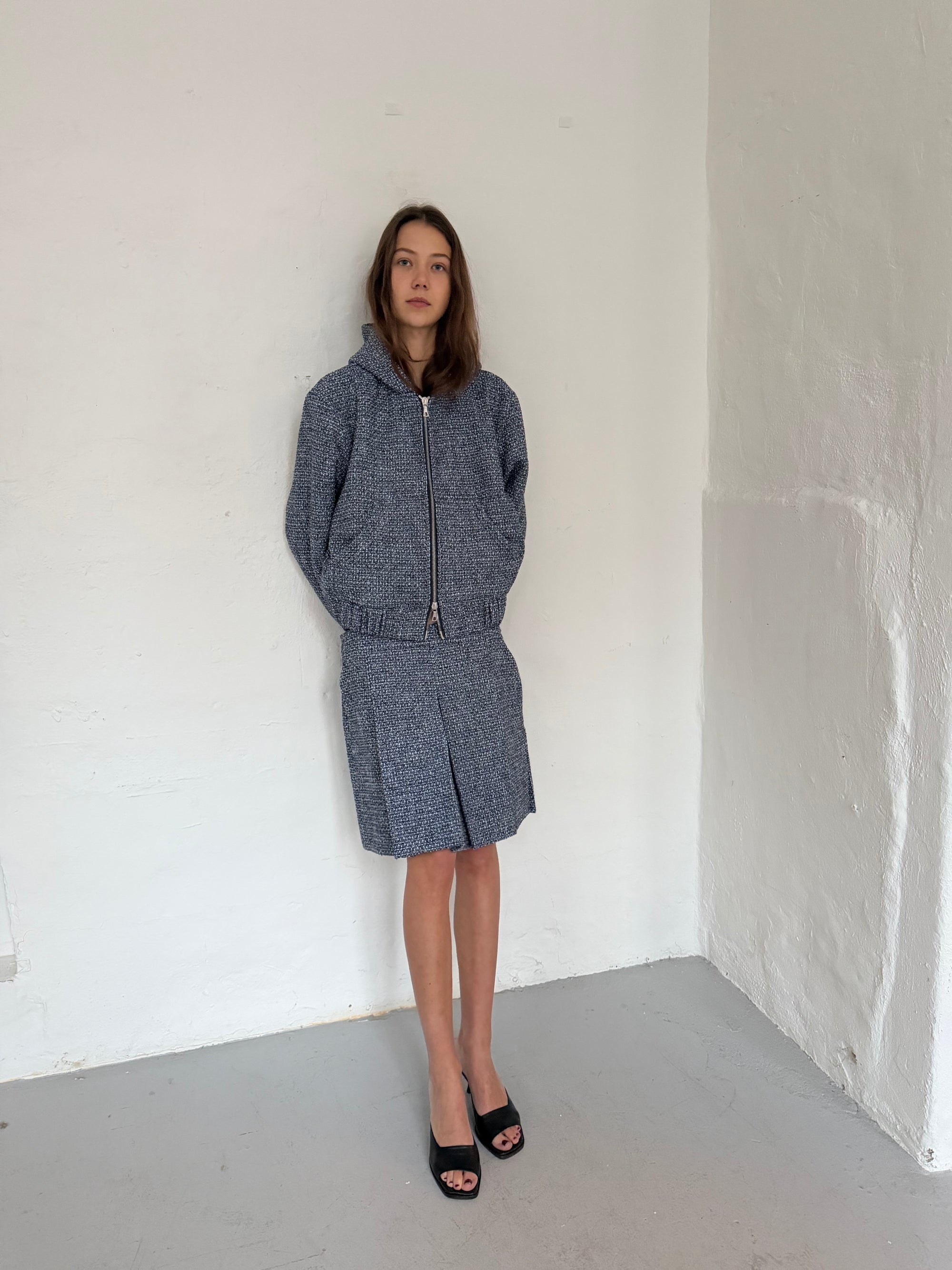 Knee-lenght pleated skirt in blue confetti bouclé wool blend
