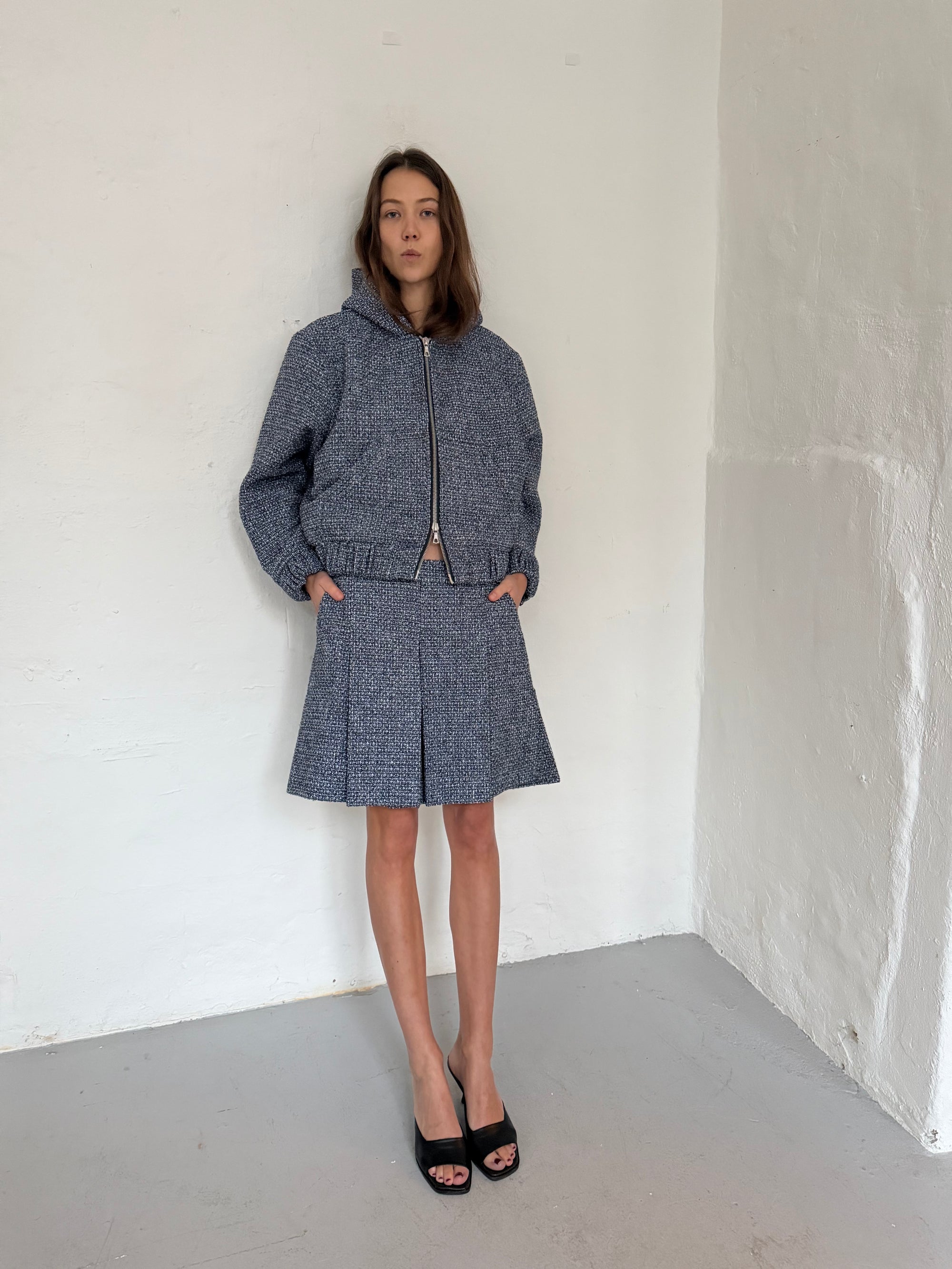 Knee-lenght pleated skirt in blue confetti bouclé wool blend