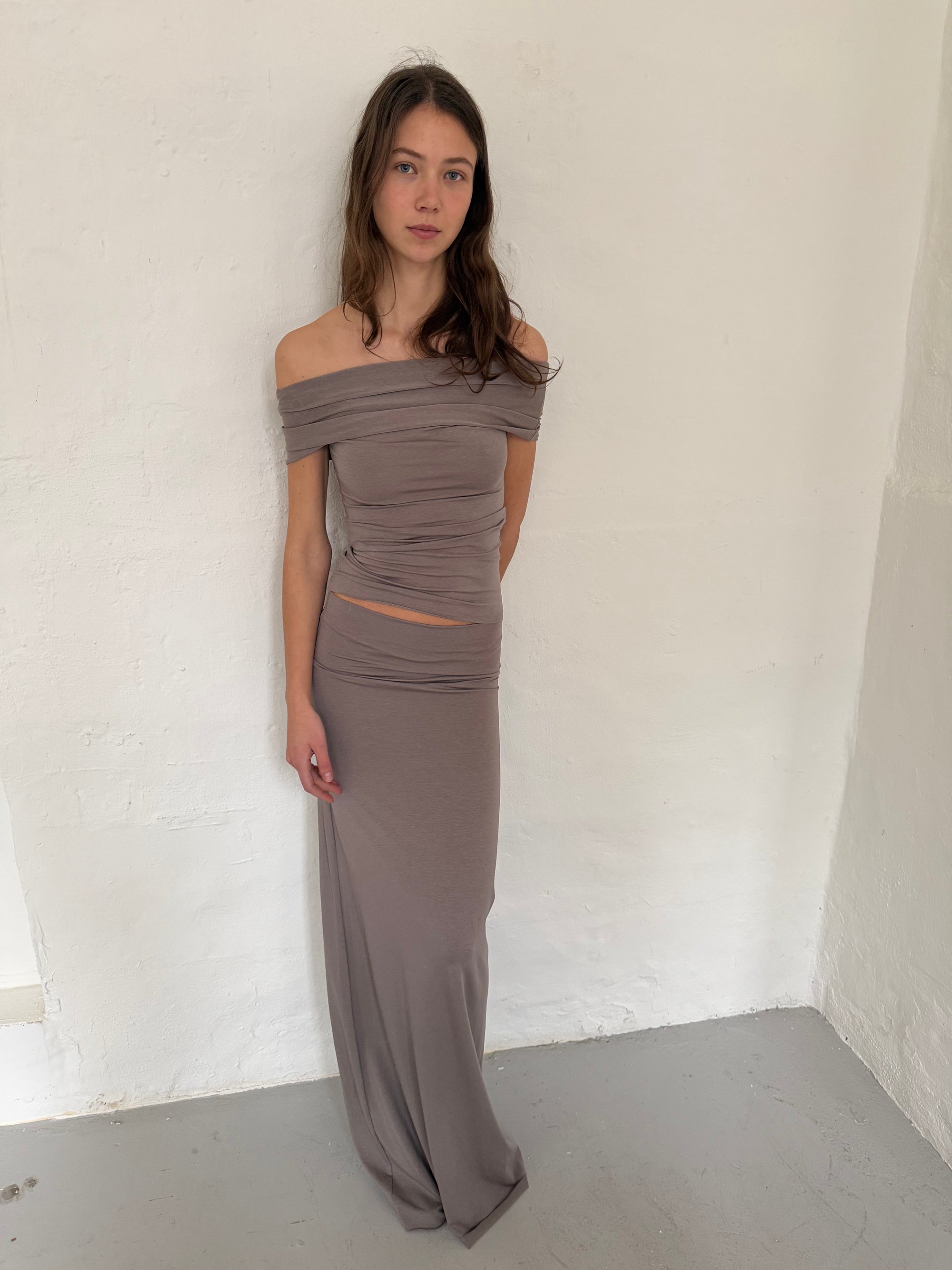 Short Sleeved Off Shoulder Top in Viscose, Taupe