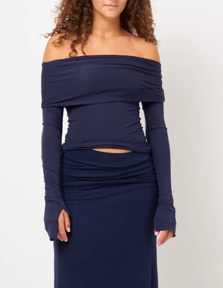 Long sleeved off-shoulder top in viscose, navy