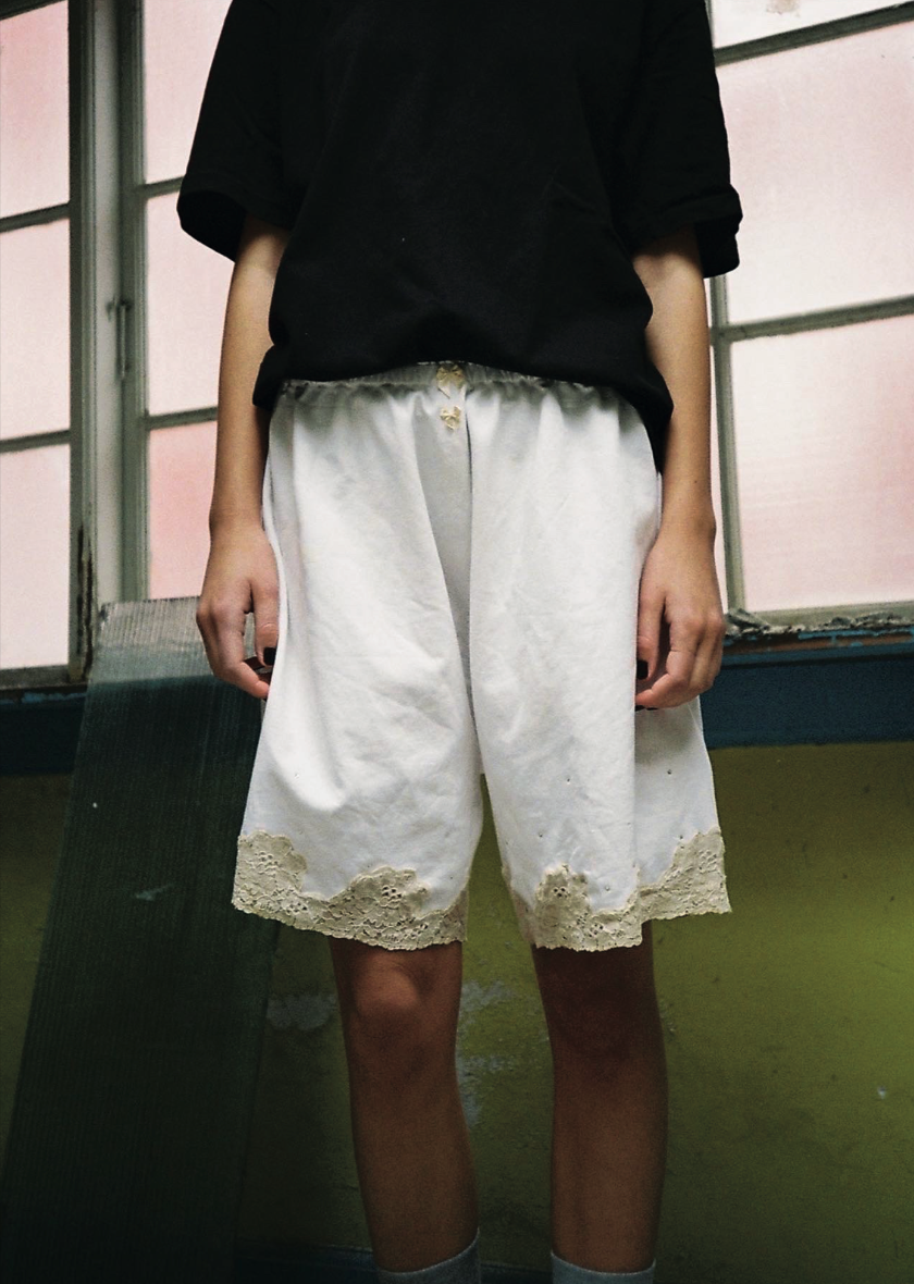 pre-order, Lace bermuda sweat shorts in cotton, ivory